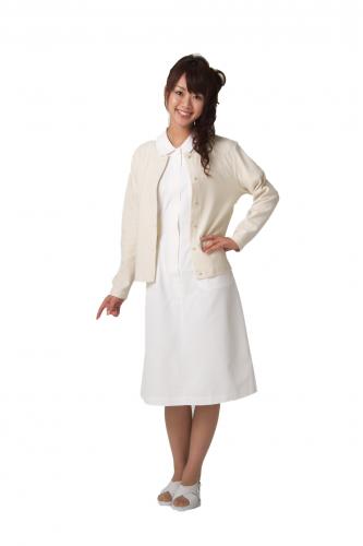 ベーシックな丸首のくるみボタンカーディガン　選べる4色